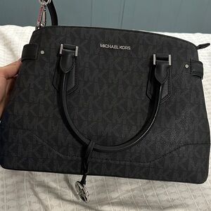 Michael Kors: Lynn Large Satchel.